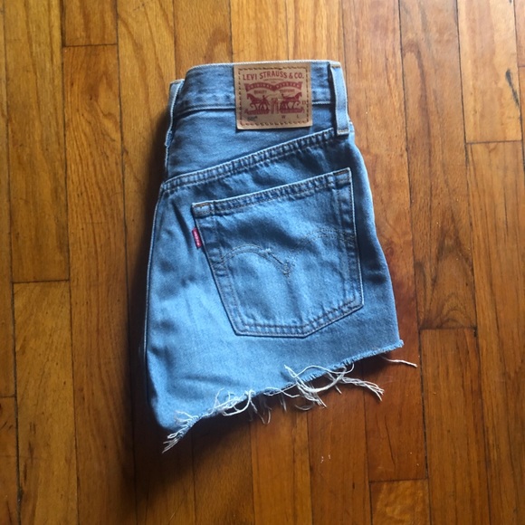 Levi’s 501 Shorts - Picture 2 of 3